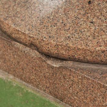 A massive Gardenurn, red Bohus granite, made circa 1905. Empire style.