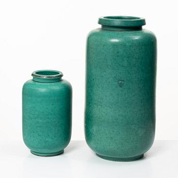 Wilhelm Kåge, vaser, 2 st, stengods, "Argenta", Gustavsberg, 1900-talets mitt.