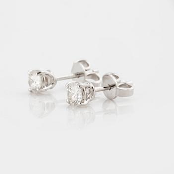 A circa 0.60 cts brilliant-cut earrings.
