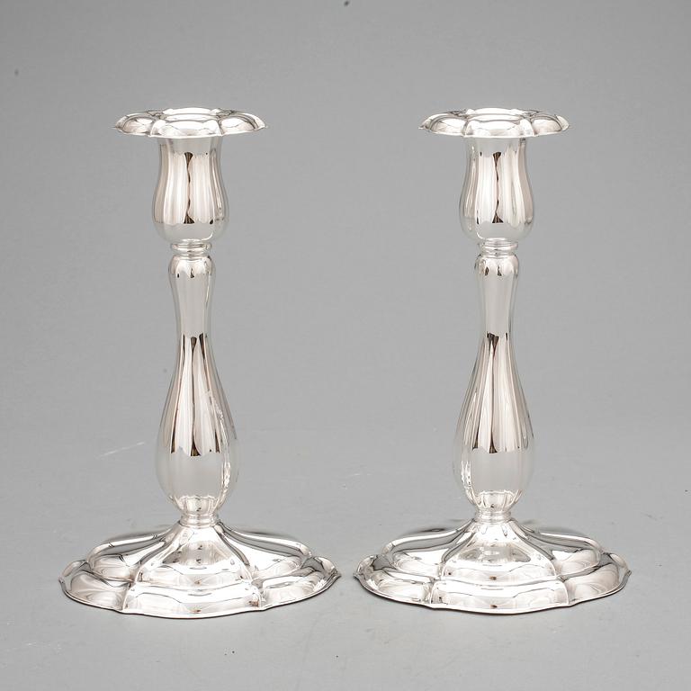 LJUSSTAKAR, ett par, silver, okänd mästarstämpel.