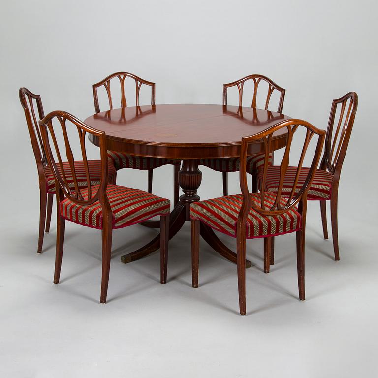 An English dining table with 6 chairs, second half of the 20th century.