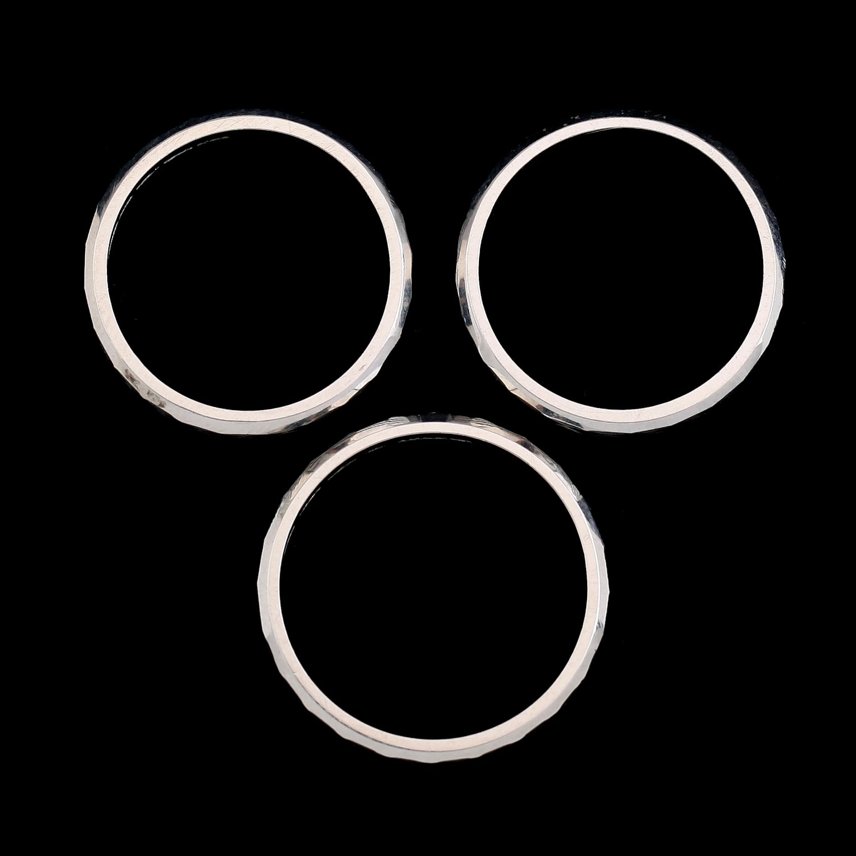 RINGAR, 3 st, 18 k vitguld, 1970-tal. Total vikt ca 13 gram.