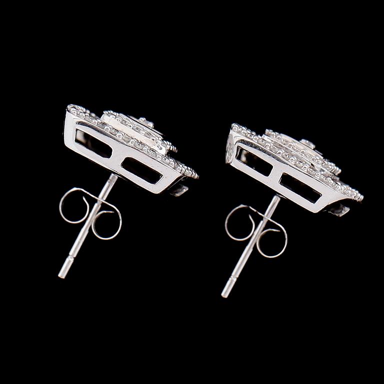 ÖRHÄNGEN, 1 par, 14 k guld med diamanter tot ca 1.15 ct.