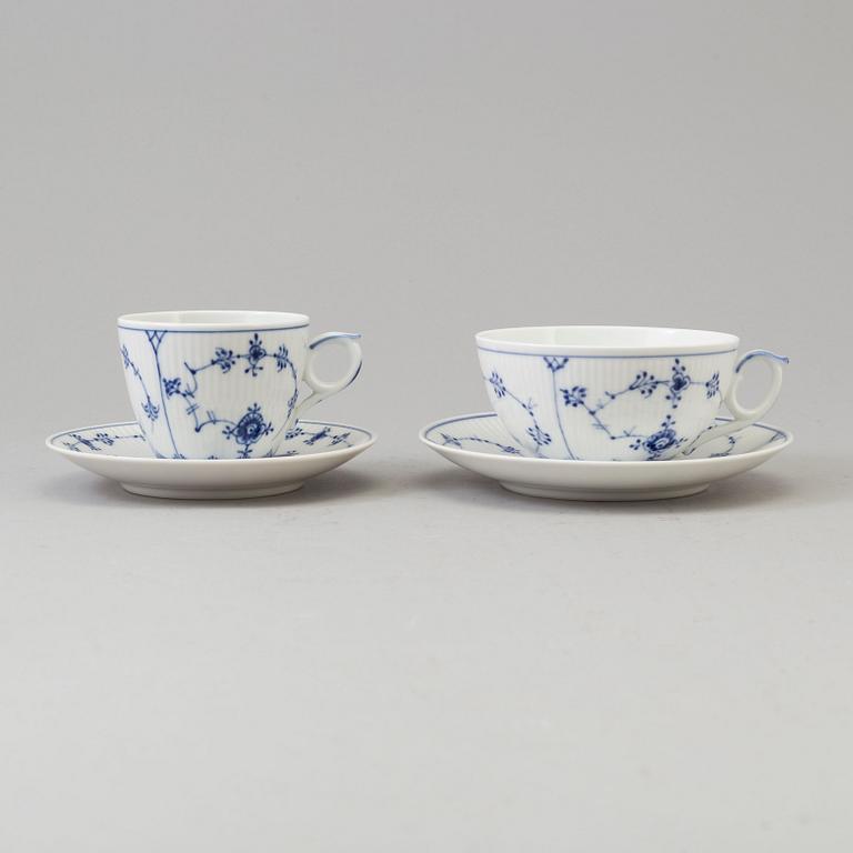 113 pieces of porcelain tableware from Royal Copenhagen, model "Musselmalet", 20th century.