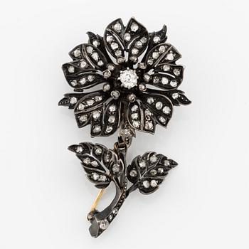 Brooch in silver and gold with old-cut and rose-cut diamonds.