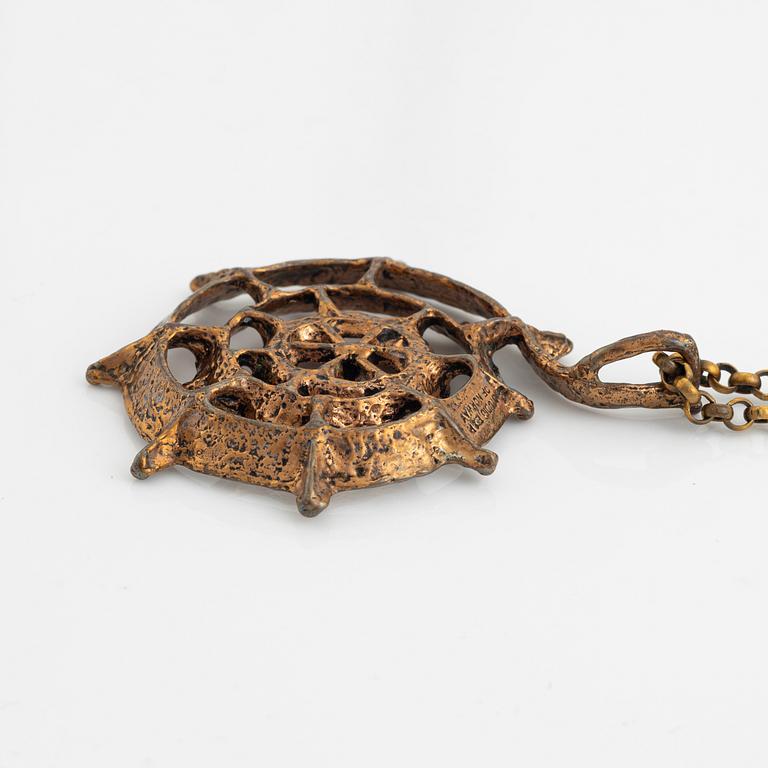 Samling bronssmycken, 4 st, armband, tre hängsmycken, bla Sarpaneva och Uni Tangerud, för David Andersen, Norway.