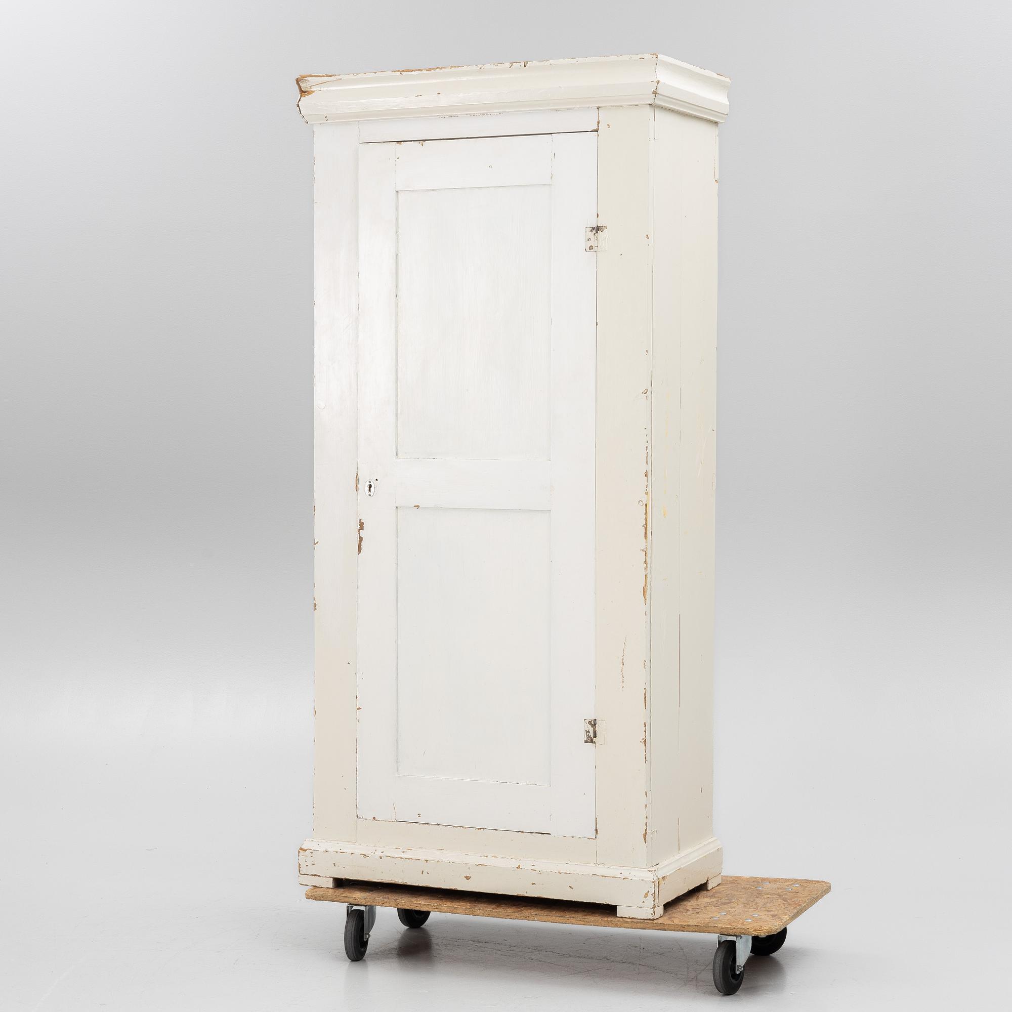 An early 20th century  cabinet.