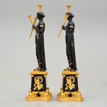 KANDELABRAR, ett par, för tre ljus, empirestil, 1900-tal.