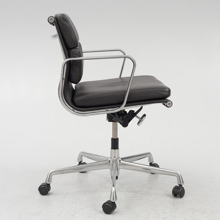 Charles & Ray Eames, office chair, "Soft Pad Chair EA217", Vitra.