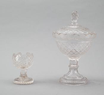 SAMLING GLASFÖREMÅL, 10 delar, 1900-talets första hälft.