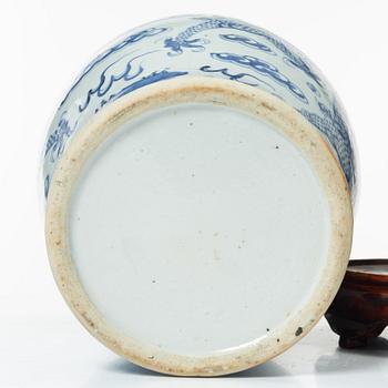 Vas, porslin. Sen Qingdynasti, omkring 1900.