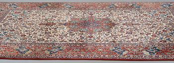 MATTO, a carpet, Old Esfahan, part silk, ca 327 x 209 cm.