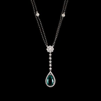 COLLIER, 18 k vitguld, smaragd ca 1.86 ct, briljantslipade diamanter tot ca 0.94 ct.