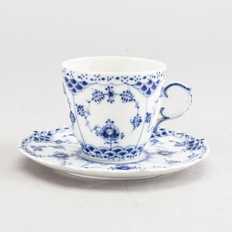 ROYAL COPENHAGEN, kaffeservis, 60 delar, "Musselmalet, helblond".