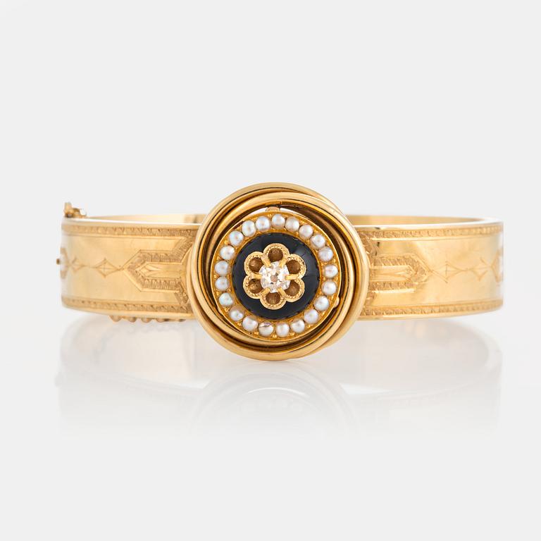Möllenborg armring 18K guld med en gammalslipad diamant samt pärlor och svart emalj.