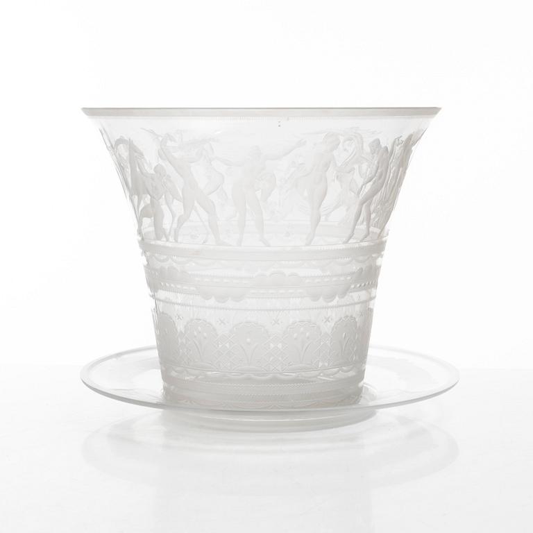 Simon Gate, skål med fat, graverat glas, modell 122, Orrefors 1927.