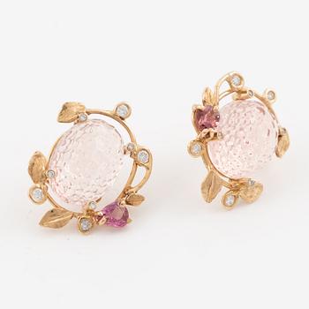 Earrings, Mandelstam, 18K gold with carved rose quartz, pink tourmalines, and brilliant-cut diamonds.