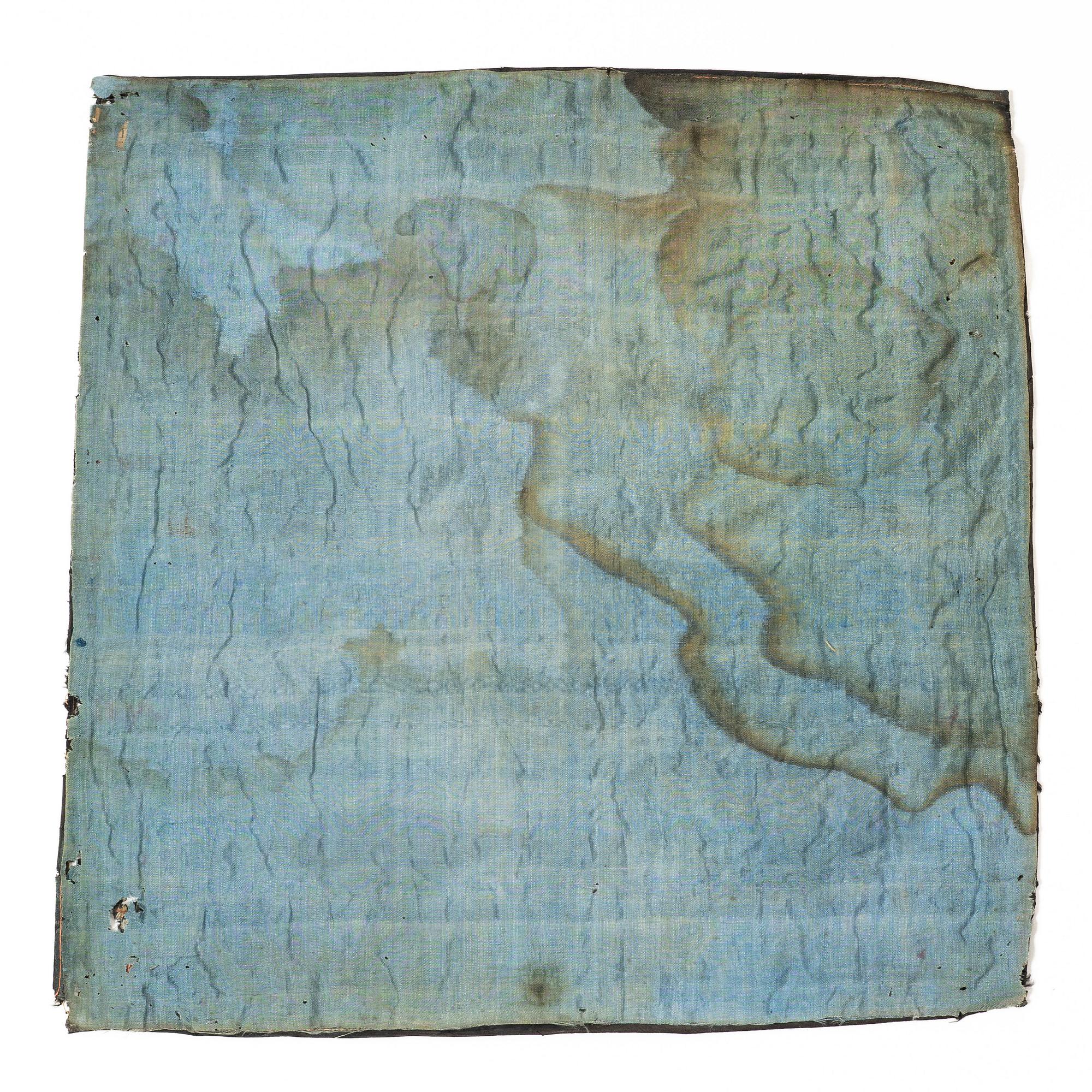 Broderi, siden samt två dekordelar i sten, Kina, Qingdynastin.