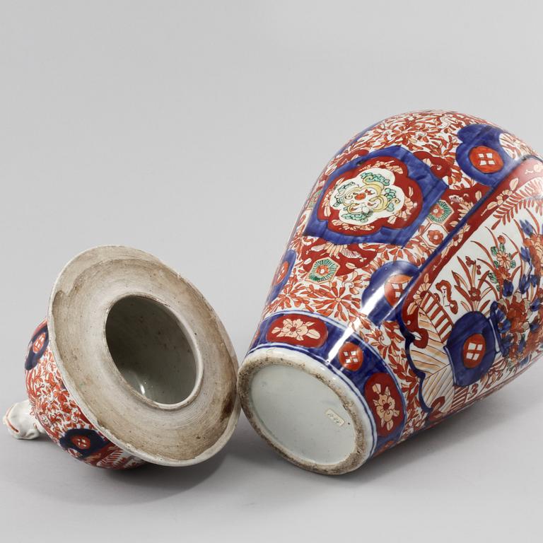 LOCKURNA, porslin, Japan, omkring sekelskiftet 1900.