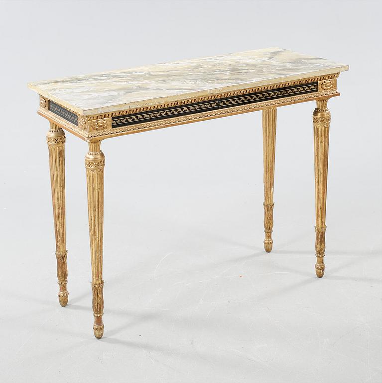 A late Gustavian table , around the year 1800.