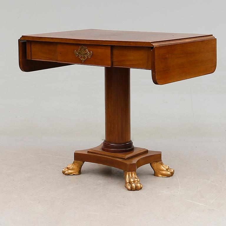 SALONGSBORD, Karl Johan, 1800-talets mitt.