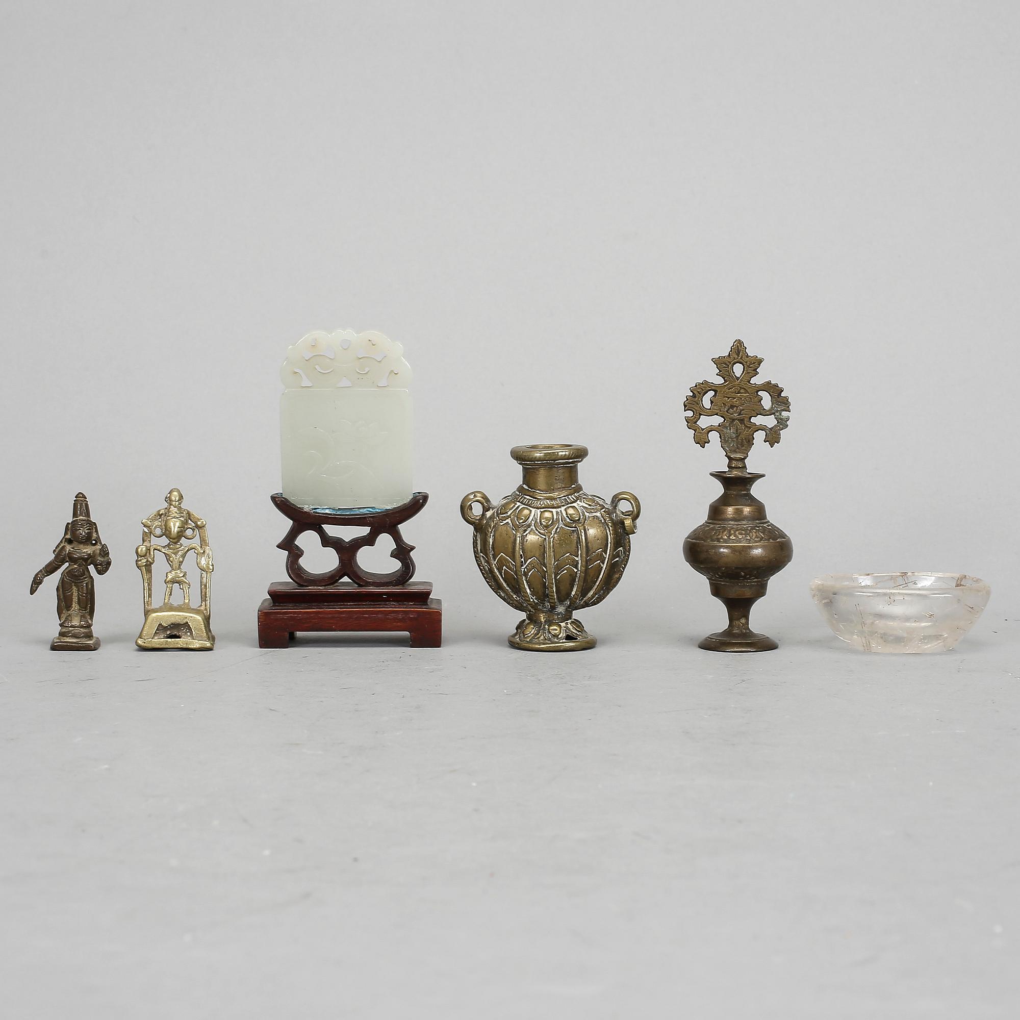 VASER 2 ST, FIGURINER 2 ST, mm. Totalt 6 delar. Kina, 1800-1900-tal.