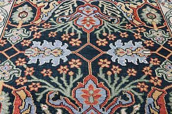 Matta, orientalisk med sk. Mamlukdesign, ca. 308 x 250 cm.