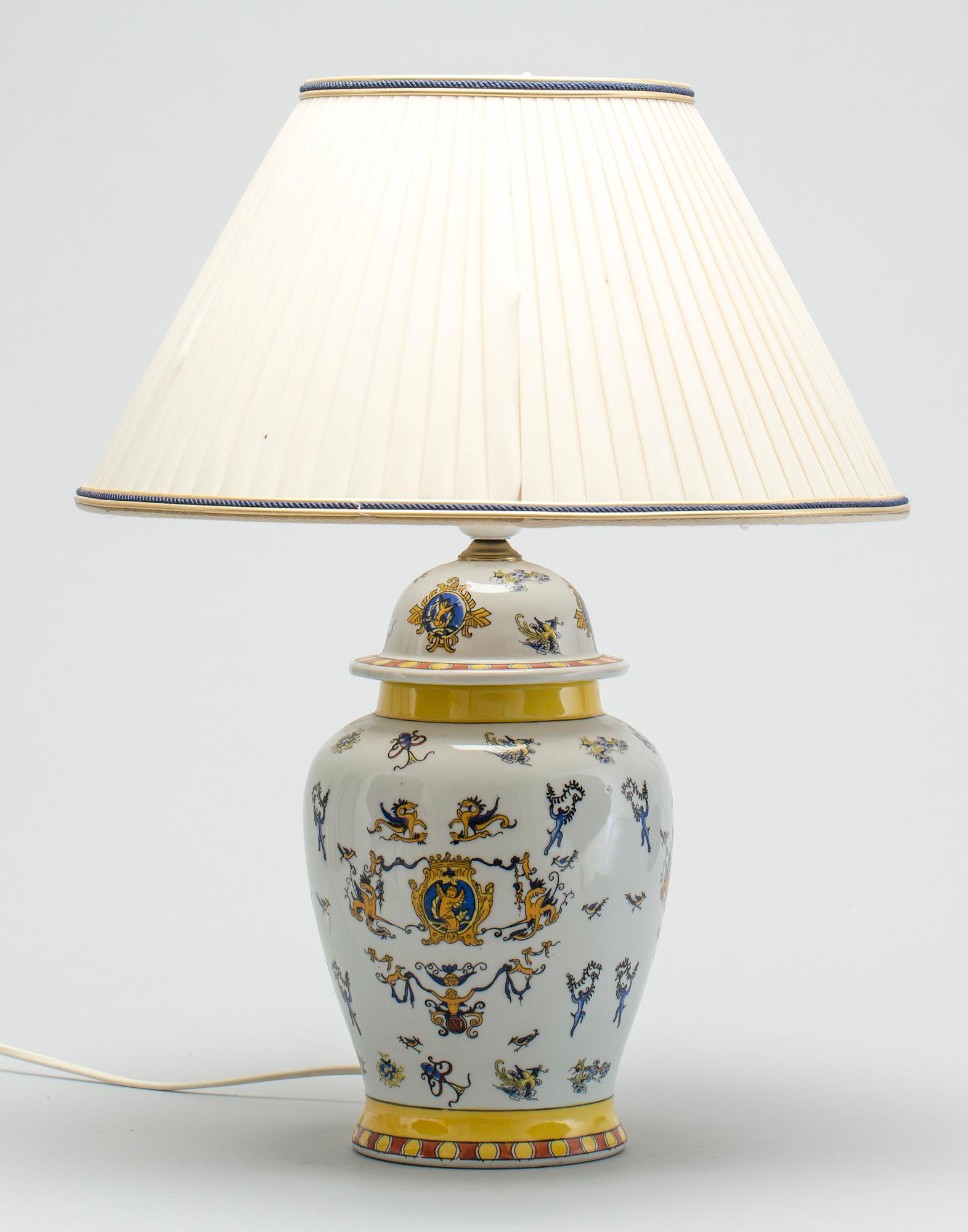BORDSLAMPA, porslin, Italien. 1900-talets andra hälft.