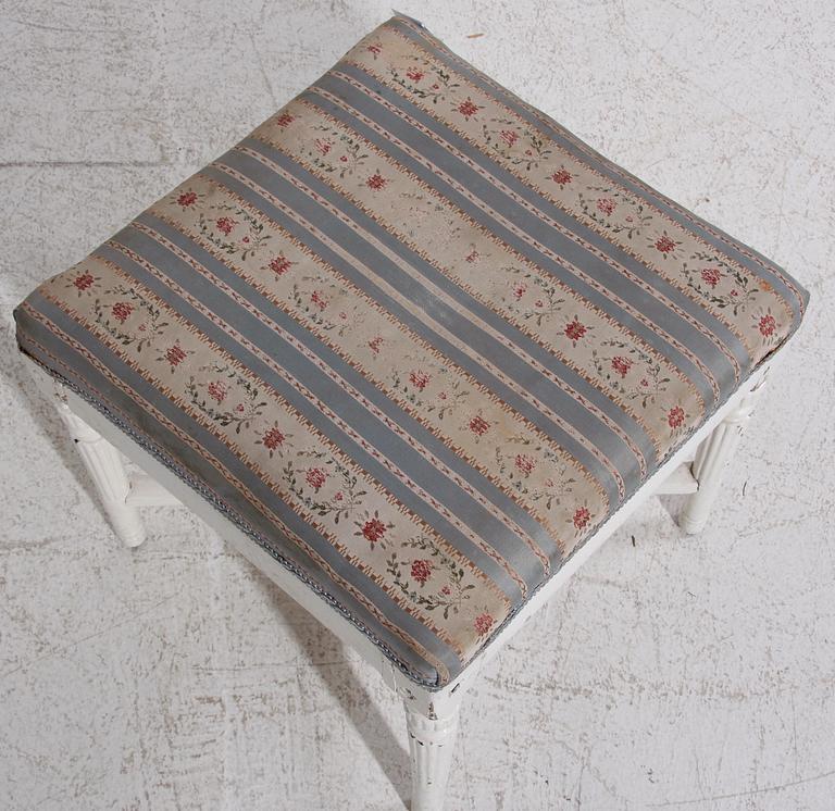 TABURETT, gustavianskt provinsarbete, sent 1700-tal.