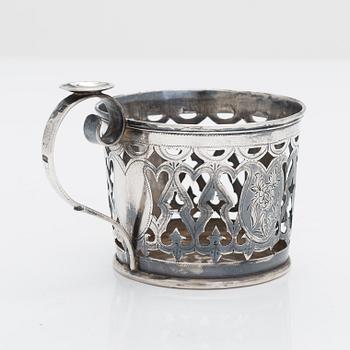 A tea glass holder and five gilt silver tea spoons, Moscow 1863-1886.