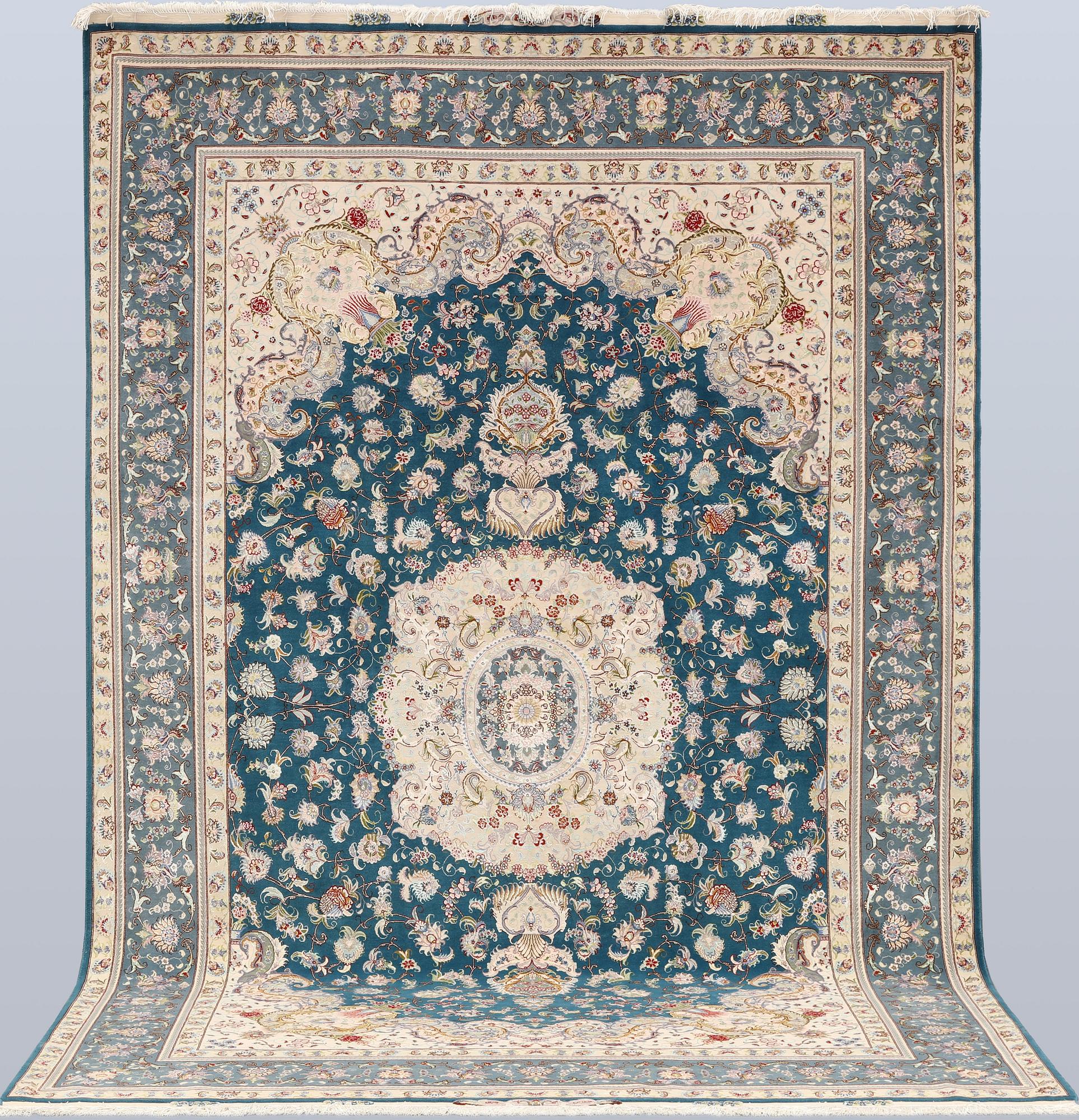 A part silk Tabriz carpet, so-called 50 Raj, approx. 306 x 200 cm.