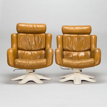 Yrjö Kukkapuro, a pair of late 1960's '418N' armchairs for Haimi.