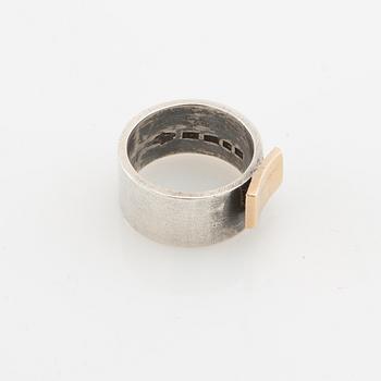 Claes Liljeroth, Ring of silver and 18K gold.