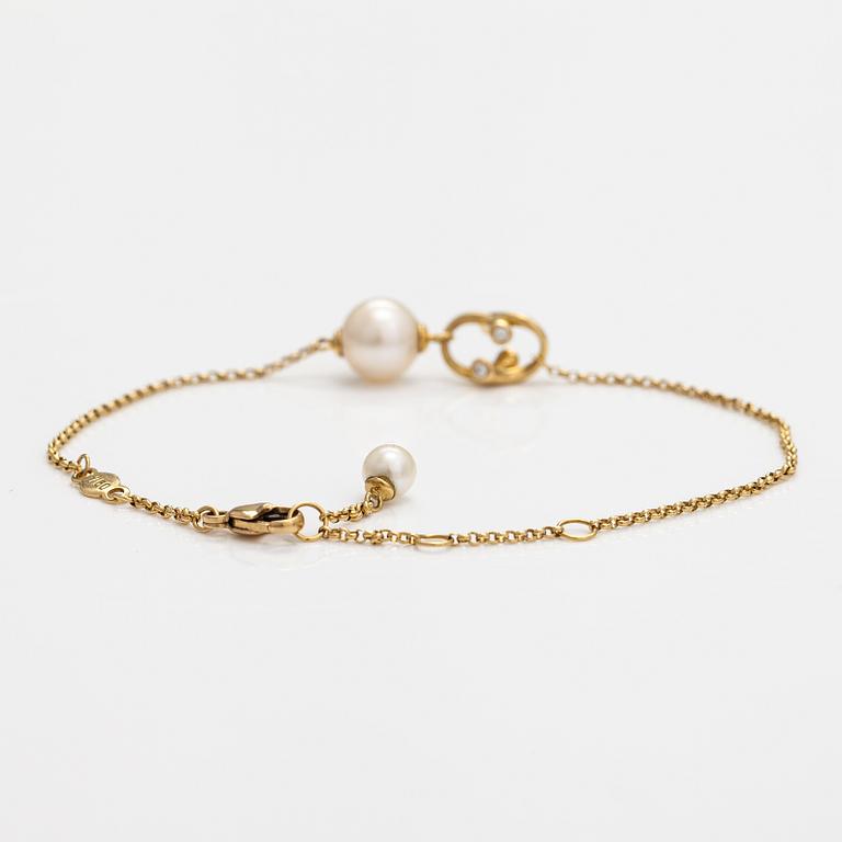Georg Jensen, An 18K gold bracelet "Magic" with a cultured pearl and diamonds ca. 0.048 ct in total, Denmark.