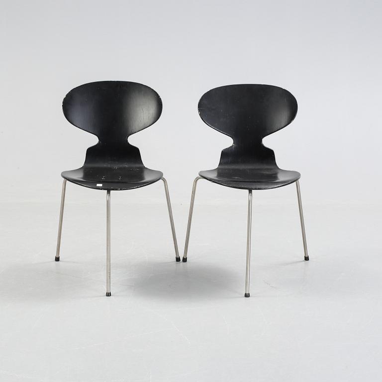 STOLAR, ett par, "Myran", Arne Jacobsen för Fritz Hansen, Danmark, 1900-talets mitt.