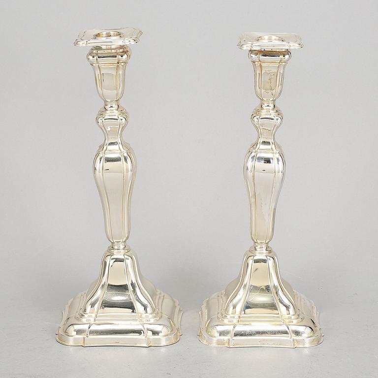 LJUSSTAKAR, ett par, barockstil, sterlingsilver, Tyskland, 1900-tal.