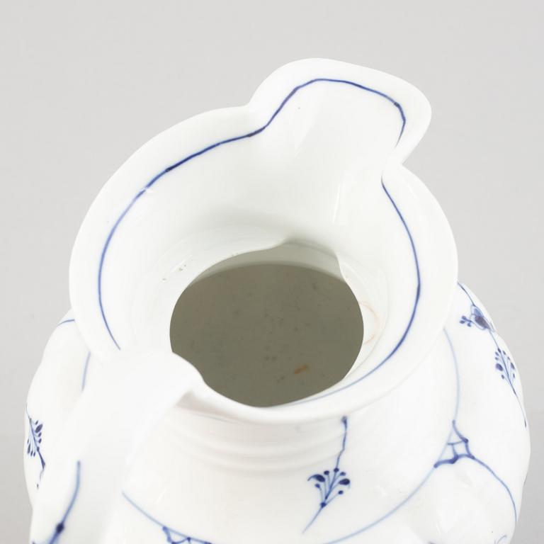 Kanna / punschkanna, porslin, Royal Copenhagen, "Musselmalet", 1893-1900.