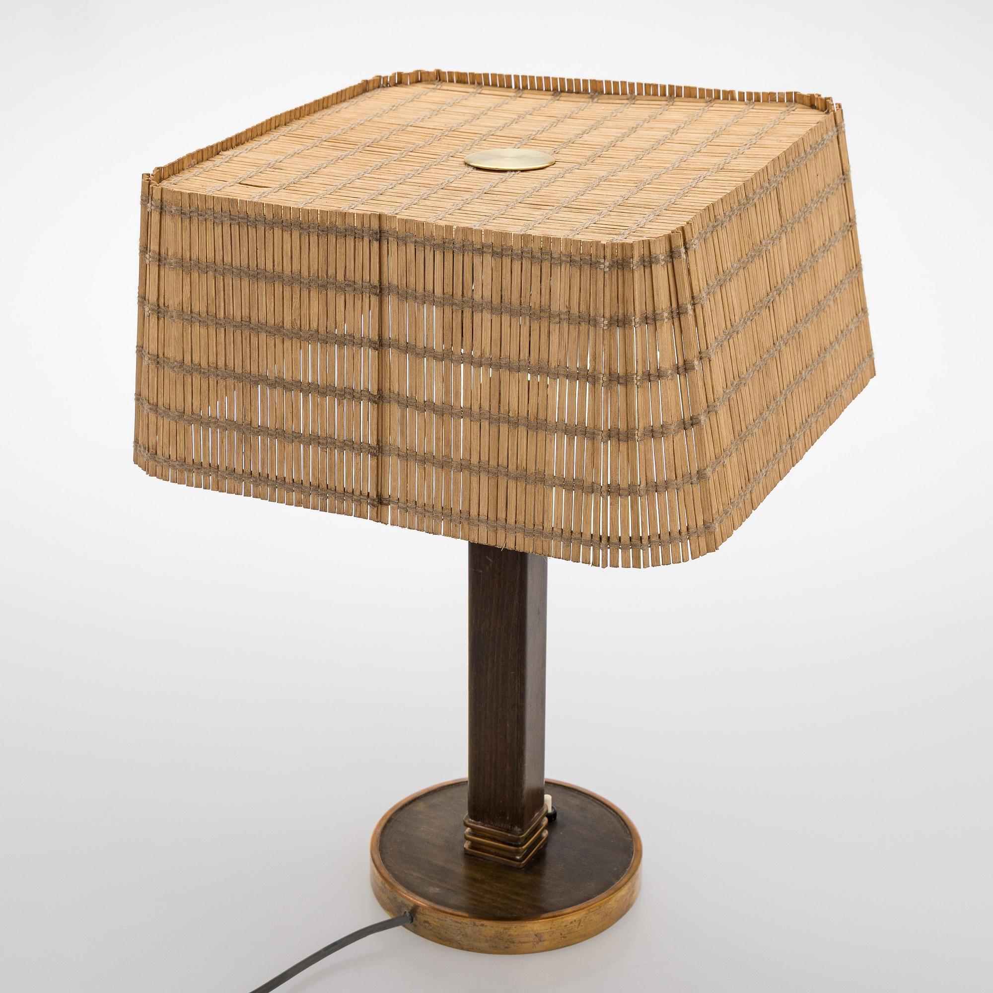 Paavo Tynell, bordslampa, modell 5066 för Taito 1940-tal.
