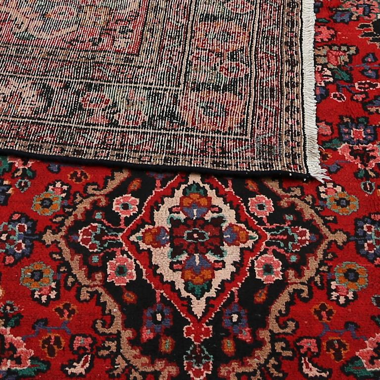 MATTA, Hamadan, ca 325 x 205 cm.