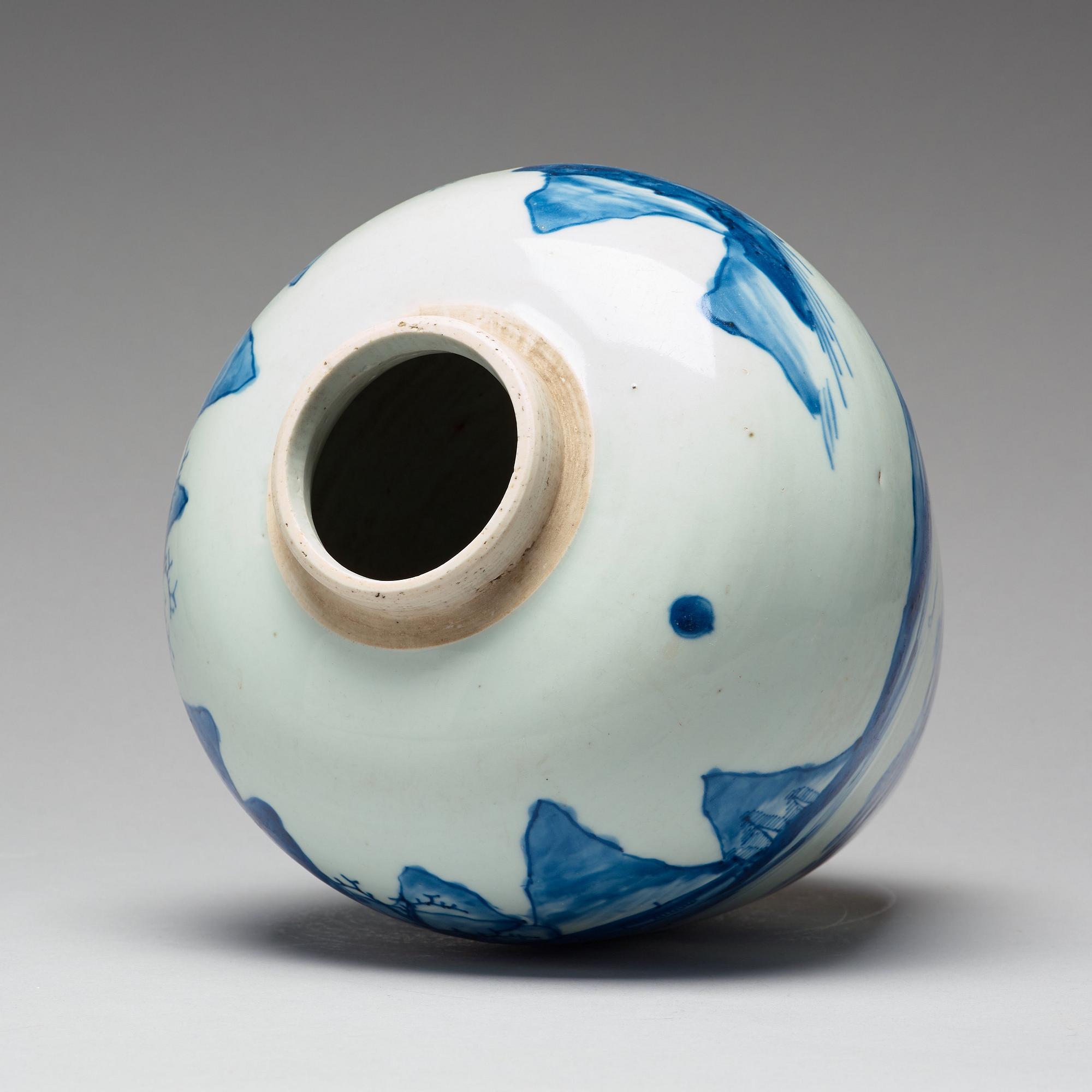 A blue and white Transitional jar, 17th Century.