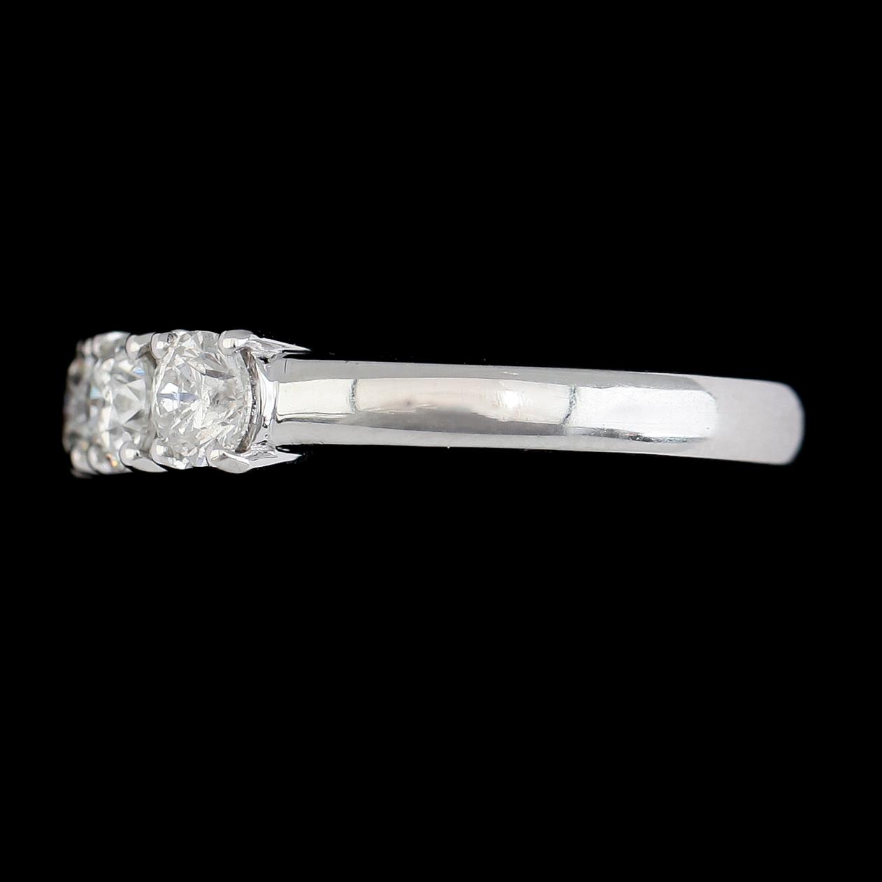RING, 18K vitguld, 3 briljantslipade diamanter tot ca 0.97 ct.