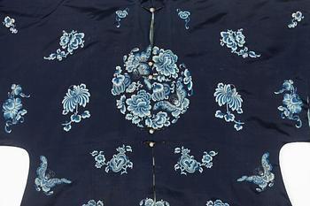 A Chinese silk robe, early 20th century.