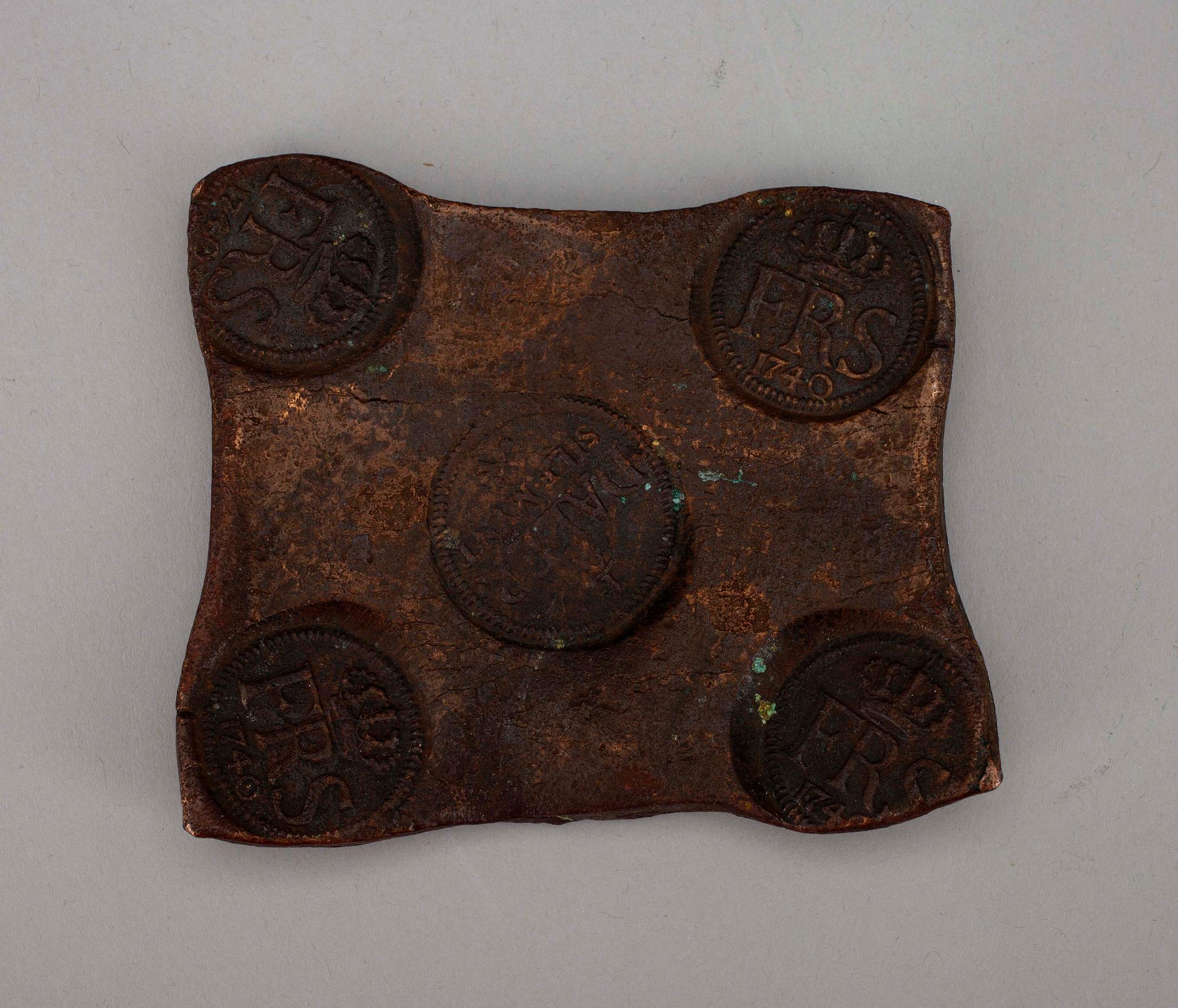 KOPPARMYNT, en halv daler, 1740.