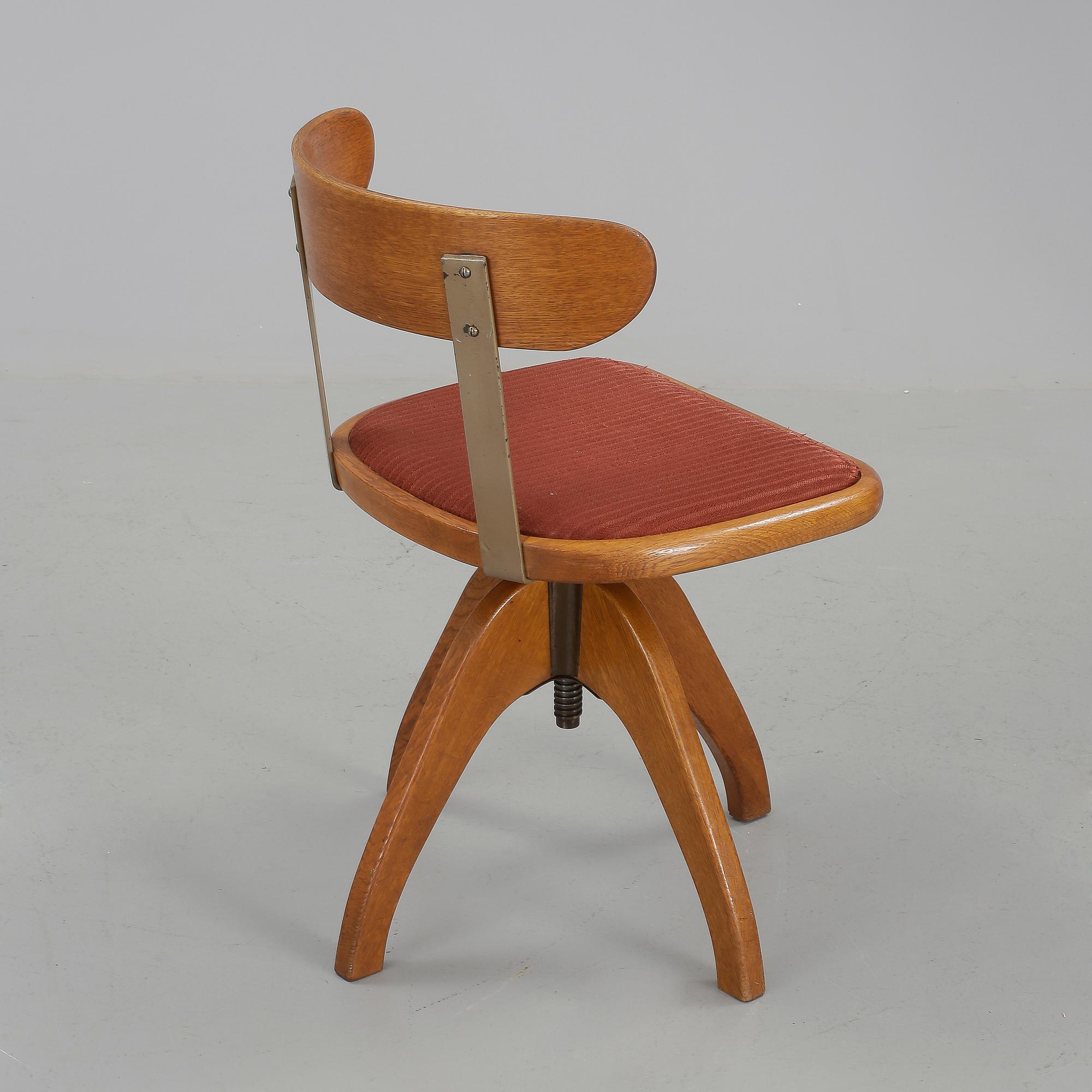 KONTORSSTOL, omkring 1900-talets mitt.