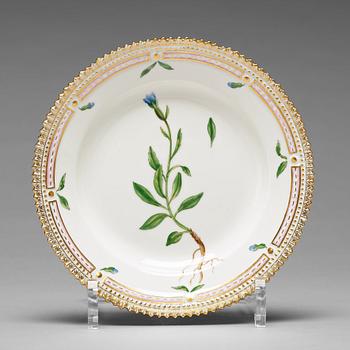 327. A set of six Royal Copenhagen 'Flora Danica' dishes, Denmark, 20th Century.