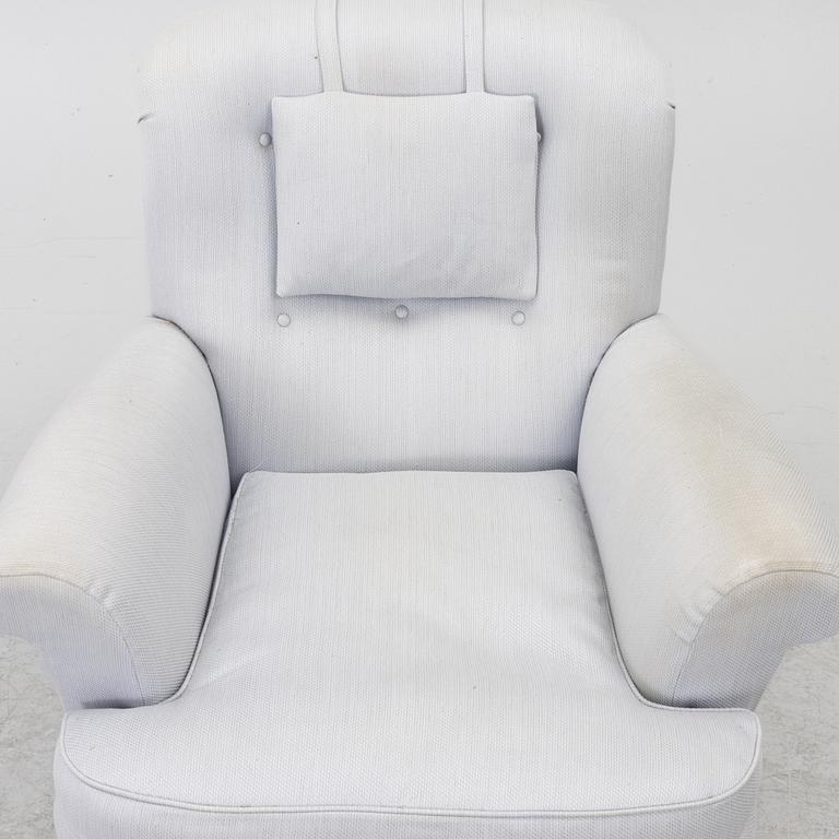 Josef Frank, fåtölj med fotpall, modell 336, Firma Svenskt Tenn.