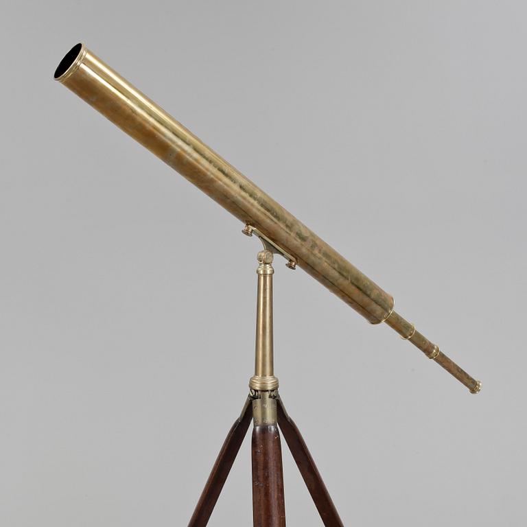 KIKARE MED GOLVSTÄLL OCH TILLBEHÖR I LÅDA, mässing, John Browning, London, sannolikt sent 1800-tal.