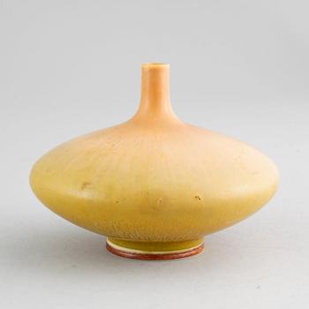 BERNDT FRIBERG, miniatyrvas, stengods, Gustavsberg, signerad, studiohanden, omkring 1900-talets mitt.