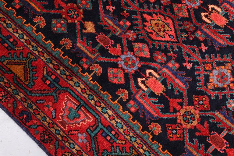A Hamadan runner, approx. 432 x 110 cm.