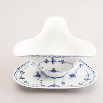 A Royal Copenhagen Musselmalet halvblonde sauce bowl.